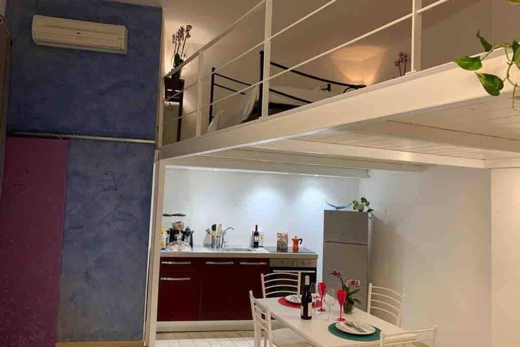 Small Mezzanine Apartment Colosseo Rom Exteriör bild